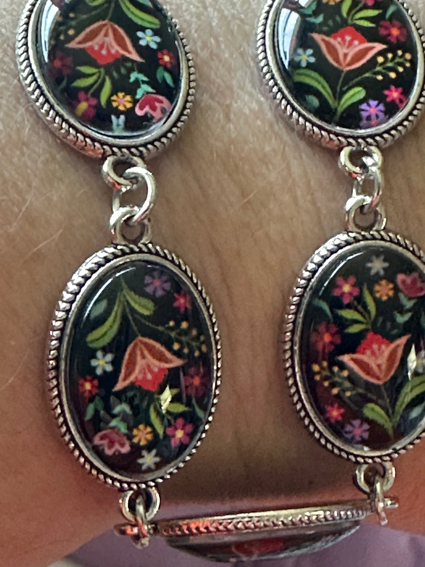 Floral frame bracelet